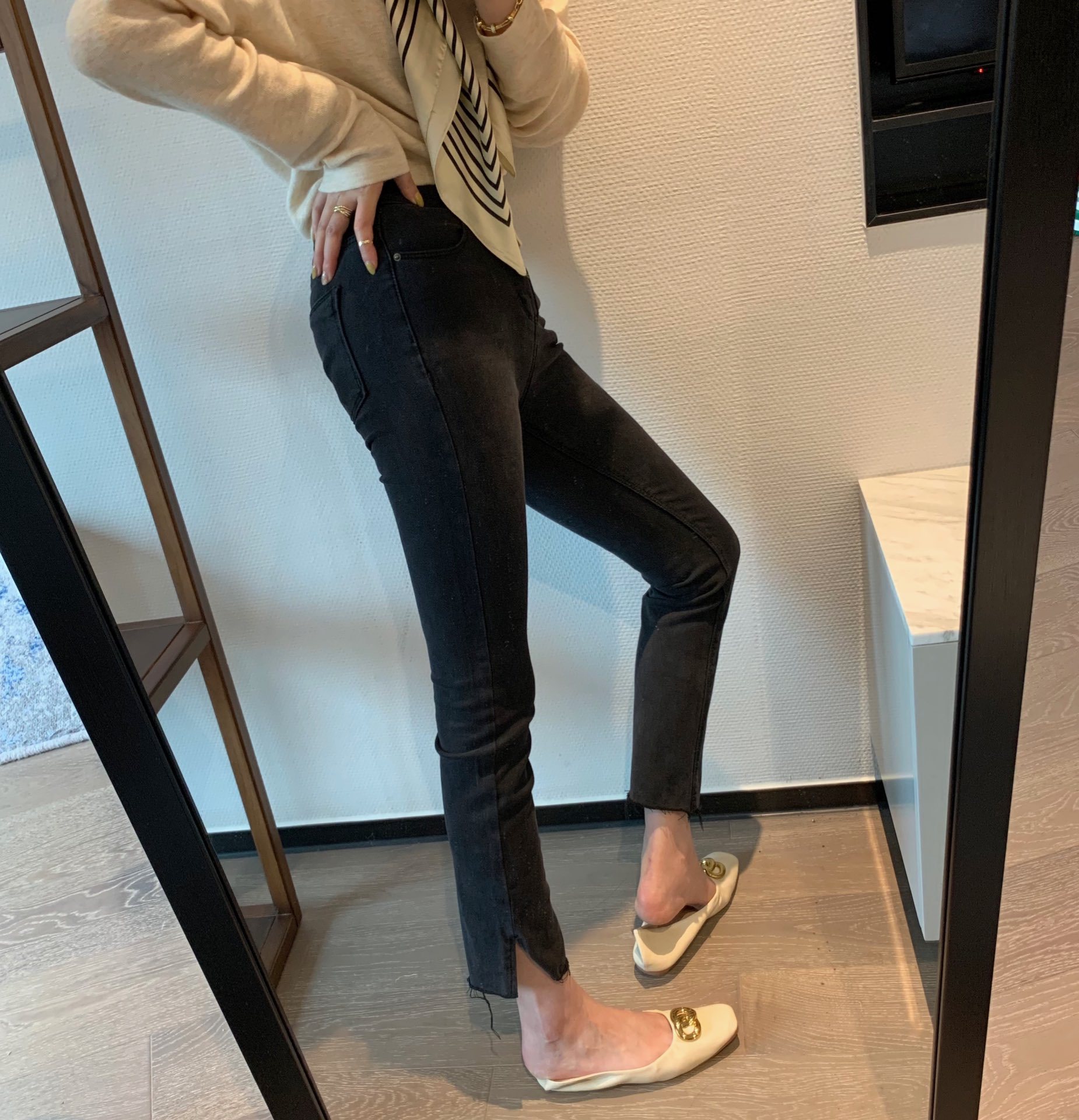 开口小直筒牛仔裤女2020秋冬新款高腰显瘦弹力百搭黑色微喇叭裤子