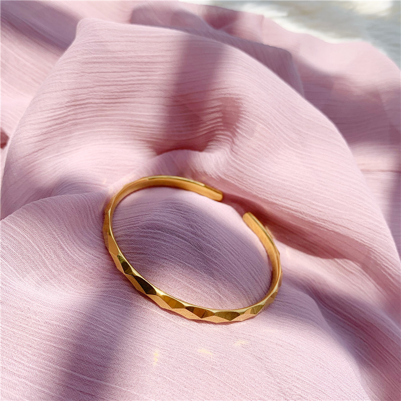 气质简约不掉色沙金菱形纹手镯女 仿黄金可调节手环潮人百搭手饰
