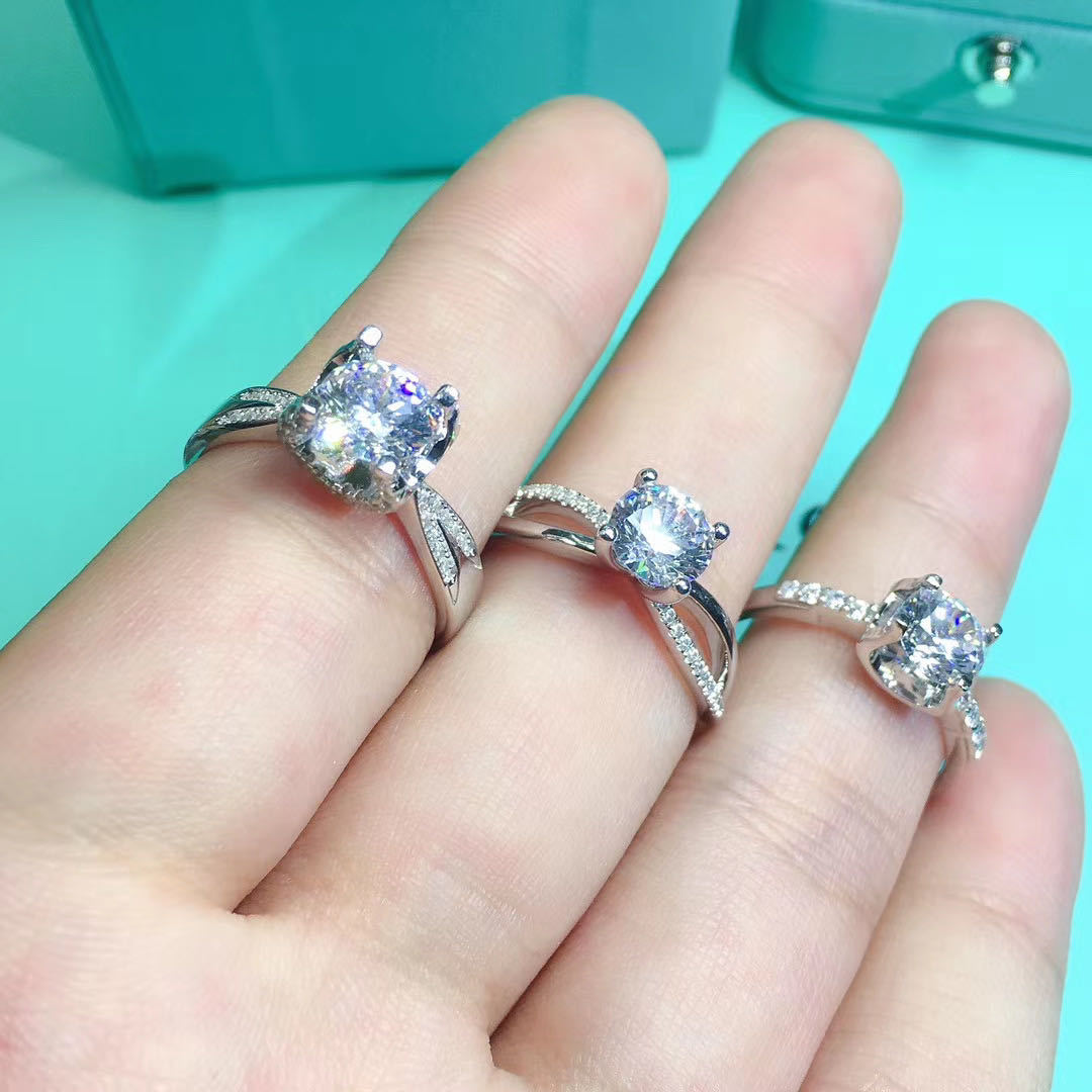 1克拉莫桑石戒指女款纯银镀白金结婚钻戒订婚指环奢华