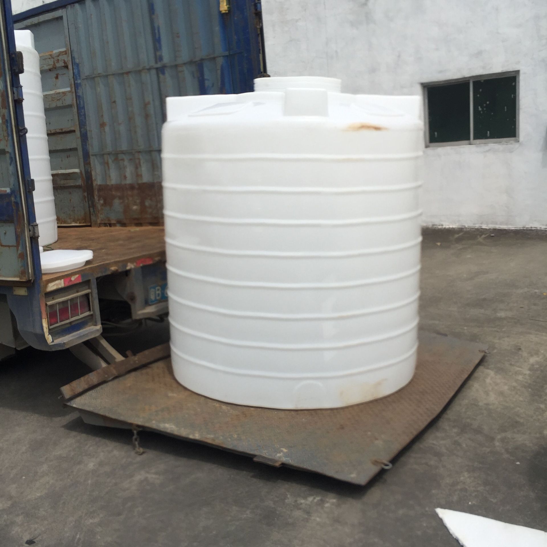 供应加厚户外塑料水塔 5吨耐用pe水箱 森林消防水桶 耐酸碱