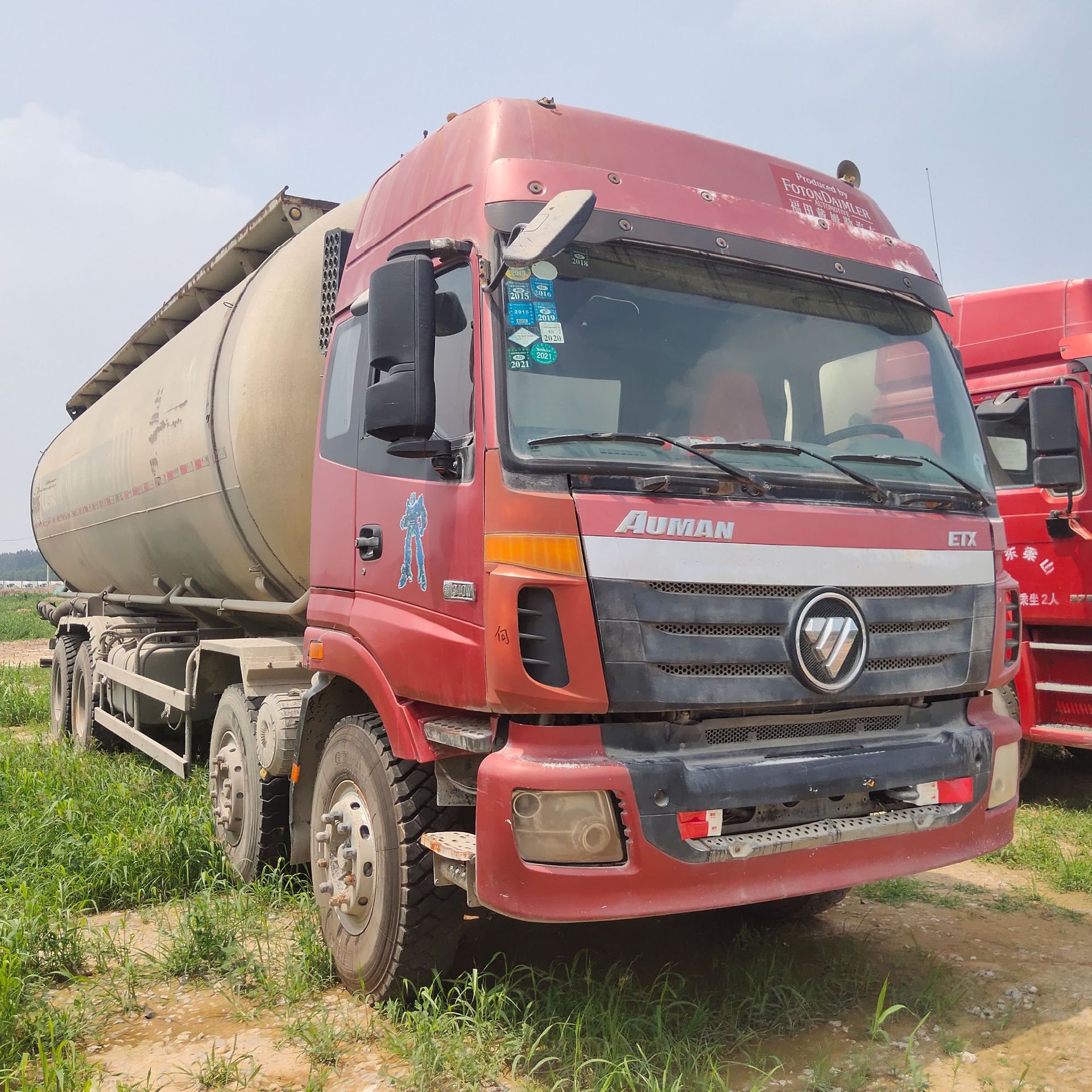 出售二手前四后八欧曼 德龙 散装水泥罐车二手粉粒物料罐车可分期