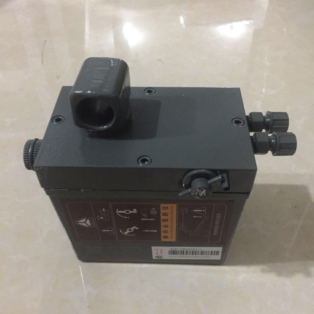 重汽驾驶室 豪沃手动泵 举升缸 wg9719820001 举升泵