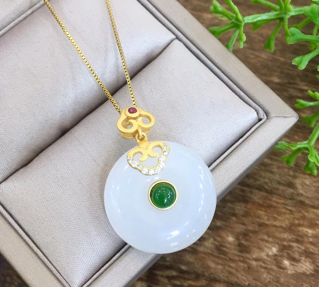 吊坠  古法款 青海老坑料  白润无瑕  玉面尺寸:20mm平安扣 款式一