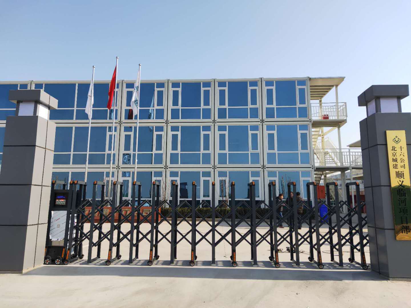 铝合金伸缩门定制不锈钢电动伸缩门单位庭院自动无轨遥控大门安装