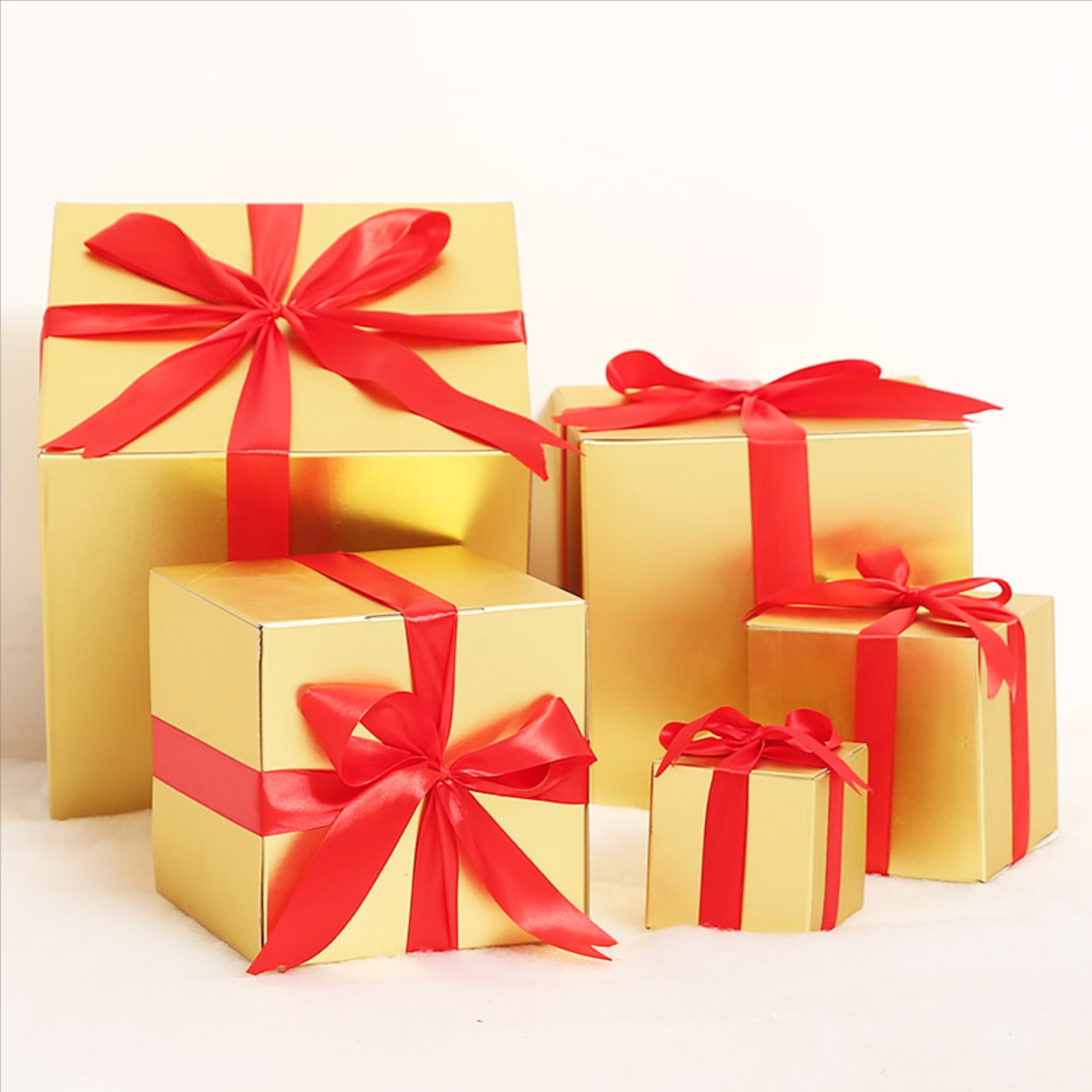 开业店庆装饰礼盒装饰品商场布置场景树下礼品堆头橱窗美陈礼品盒