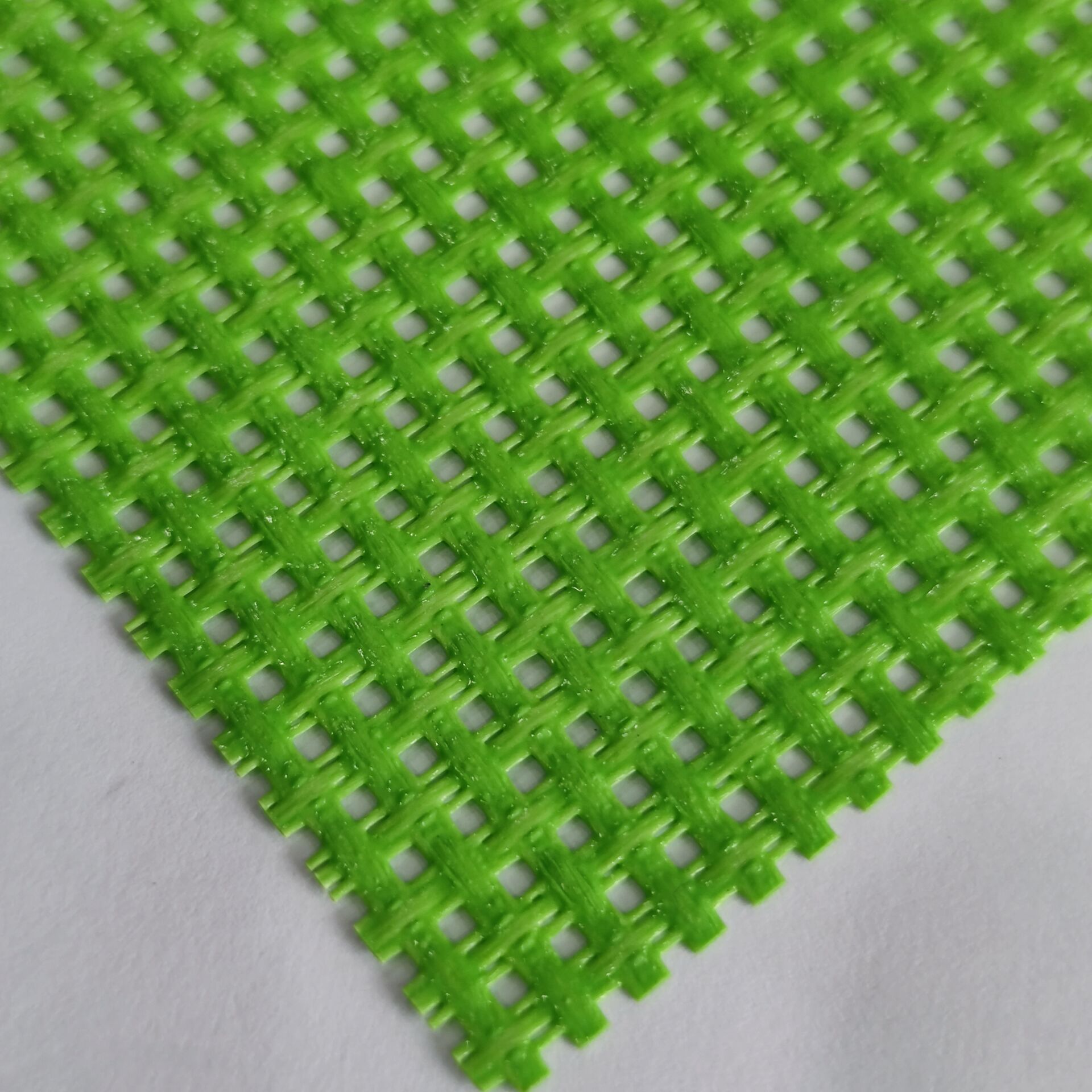 供应撕破拉力强pvc网格布6p网眼布箱包树脂布用于围栏