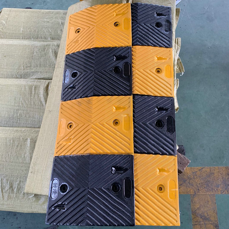 小区车库防滑减速带 橡胶减速带 道路减速设备厂家供应