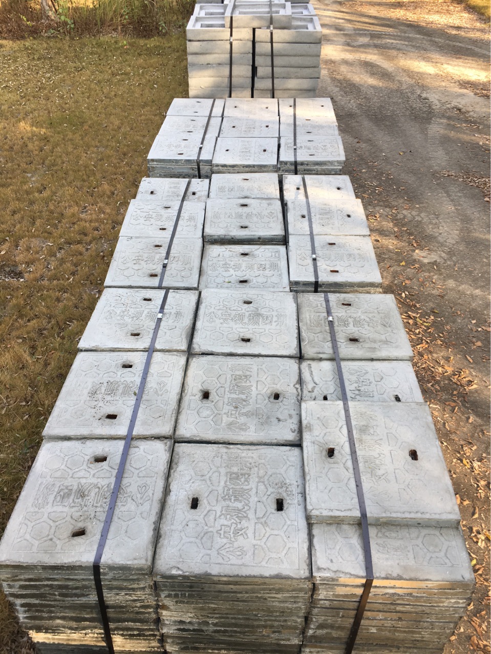 水泥井盖方形预制钢筋混凝土视频监控井盖