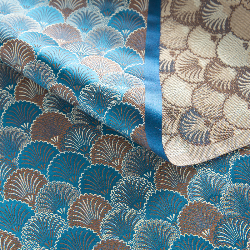 藏式织锦缎尼龙鱼鳞提花面料蒙古服饰民族旗袍唐装背心茶杯垫布料