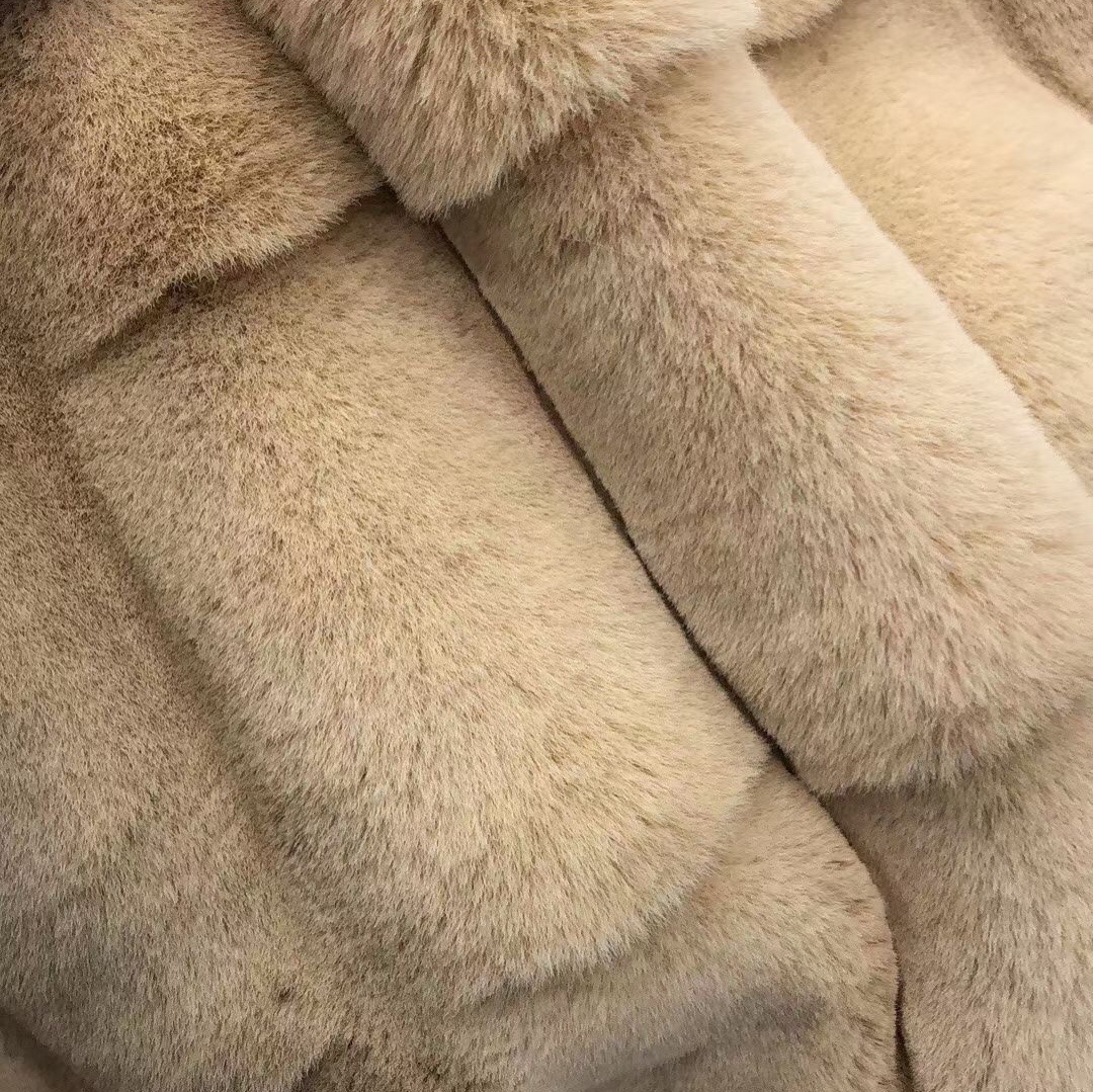 现货供应全涤丹麦貂瓦片仿皮草不掉毛秋冬时尚女装面料大兔绒