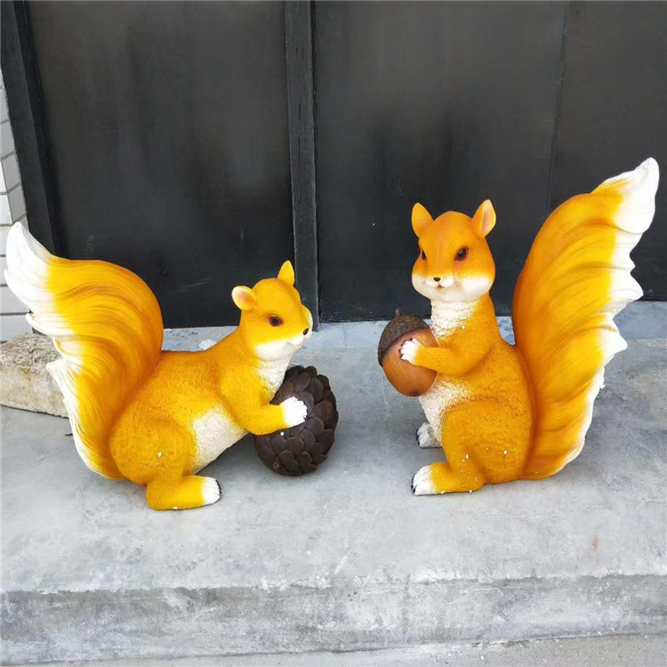 玻璃钢仿真彩绘卡通小松鼠雕塑动物雕塑户外园林动物园游乐场摆件