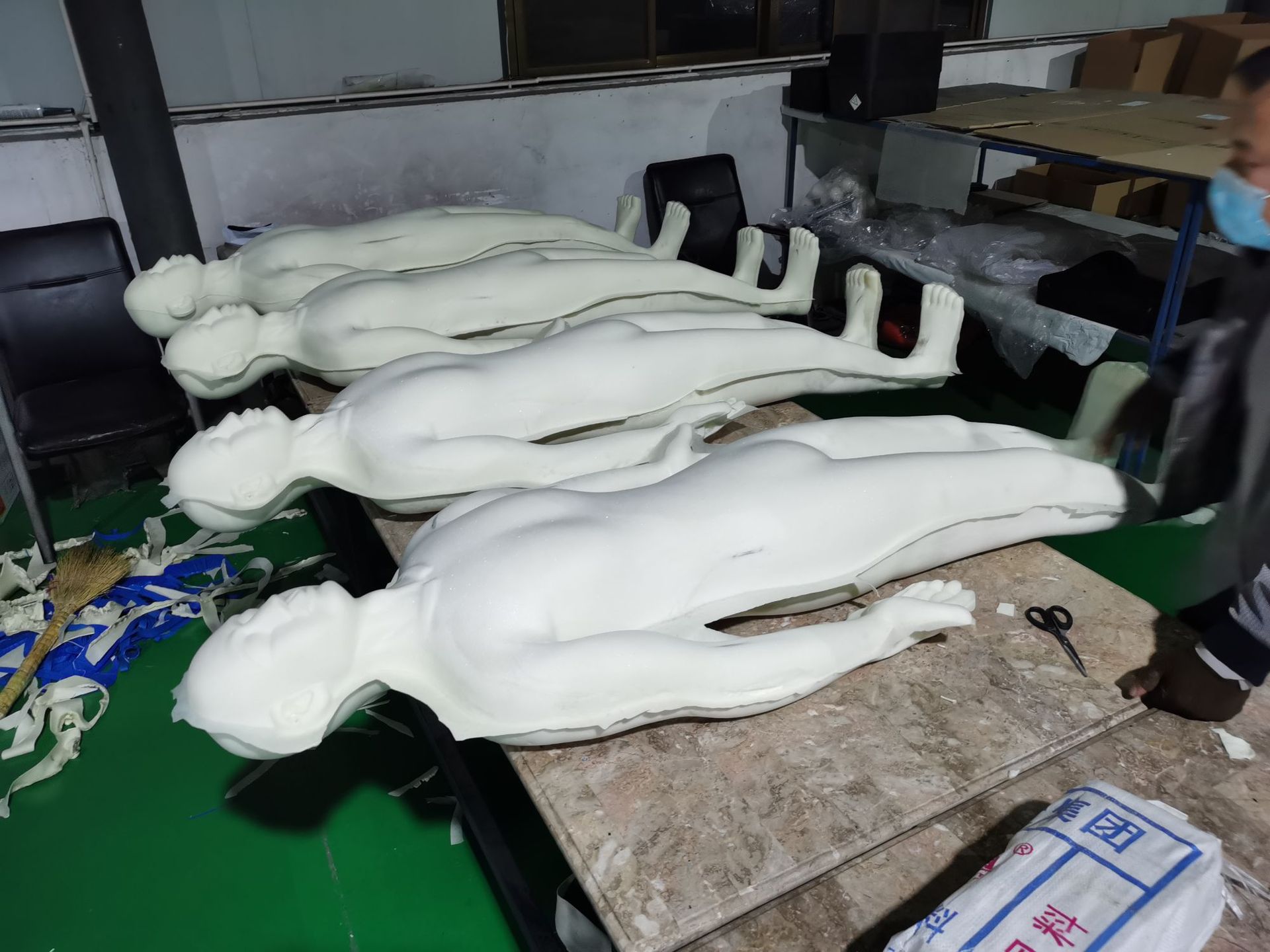 发泡假人影视道具无人驾驶汽车模特聚氨酯假人发泡训练海绵假人