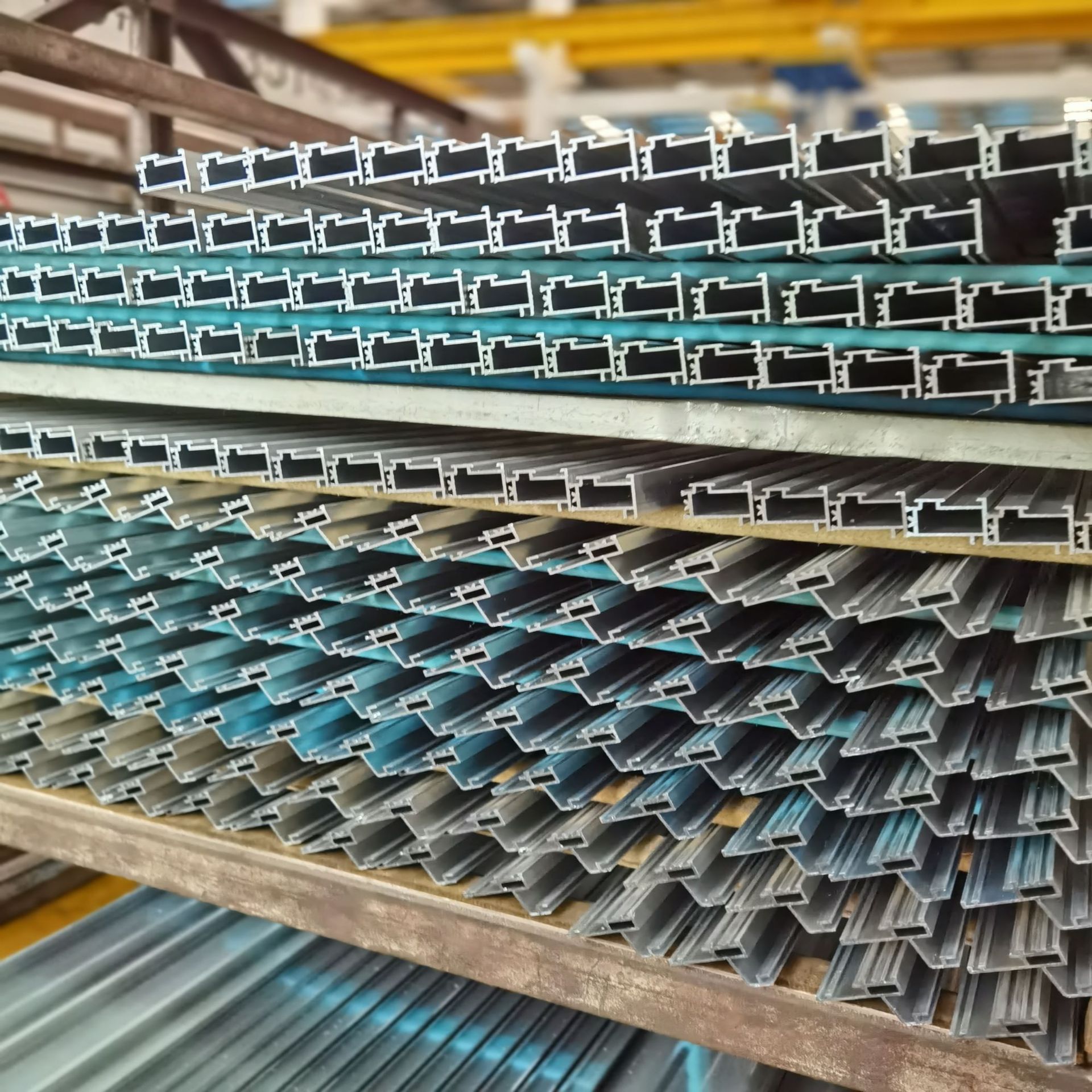 现货库存广东凤铝888型号足1.4厚推拉窗断桥窗封阳台用铝合金材料