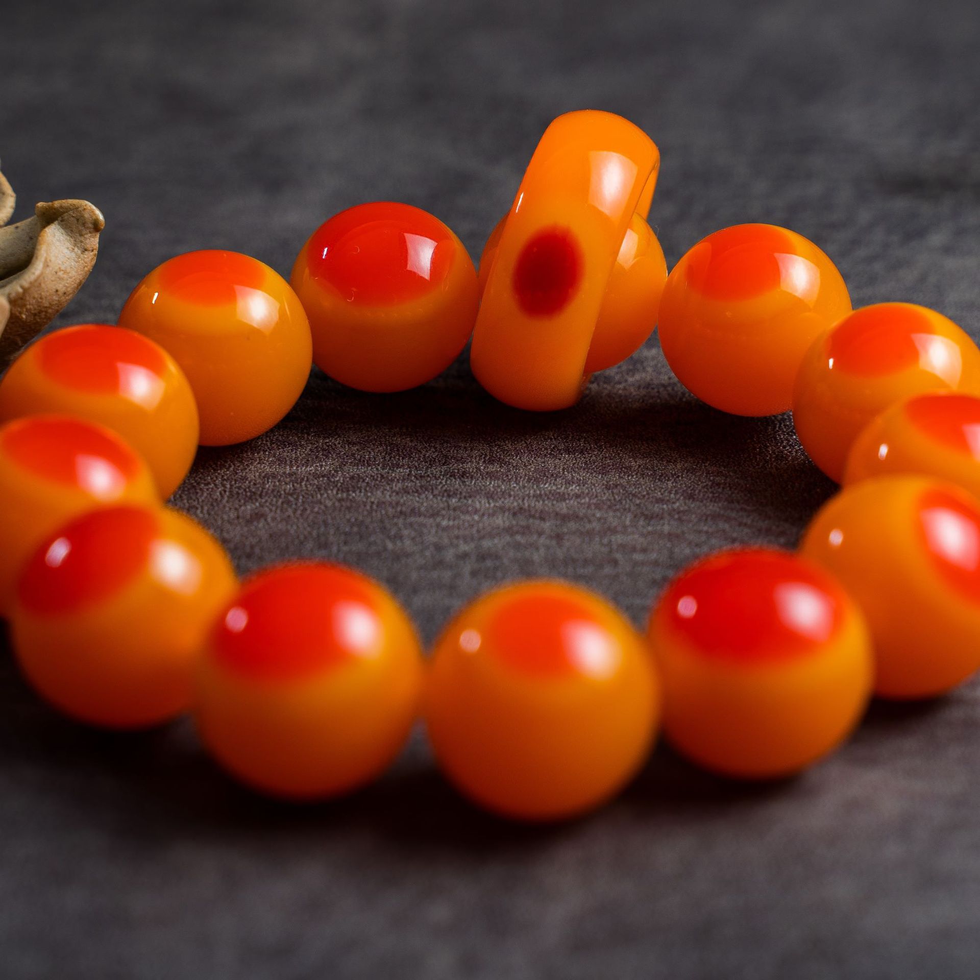 新款仿鹤顶红手串男女款手链一点红鸟珠手串文玩鸟珠手串现货批发