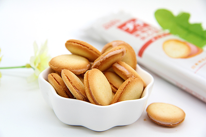 波路梦普奇草莓奶油夹心酸牛奶56g巧克力黄油曲奇饼干单包批发