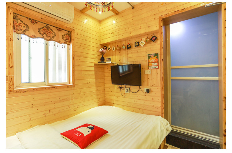 批发定制实木免漆扣板阁楼吊顶阳台装修松木护墙板云杉原木桑拿板