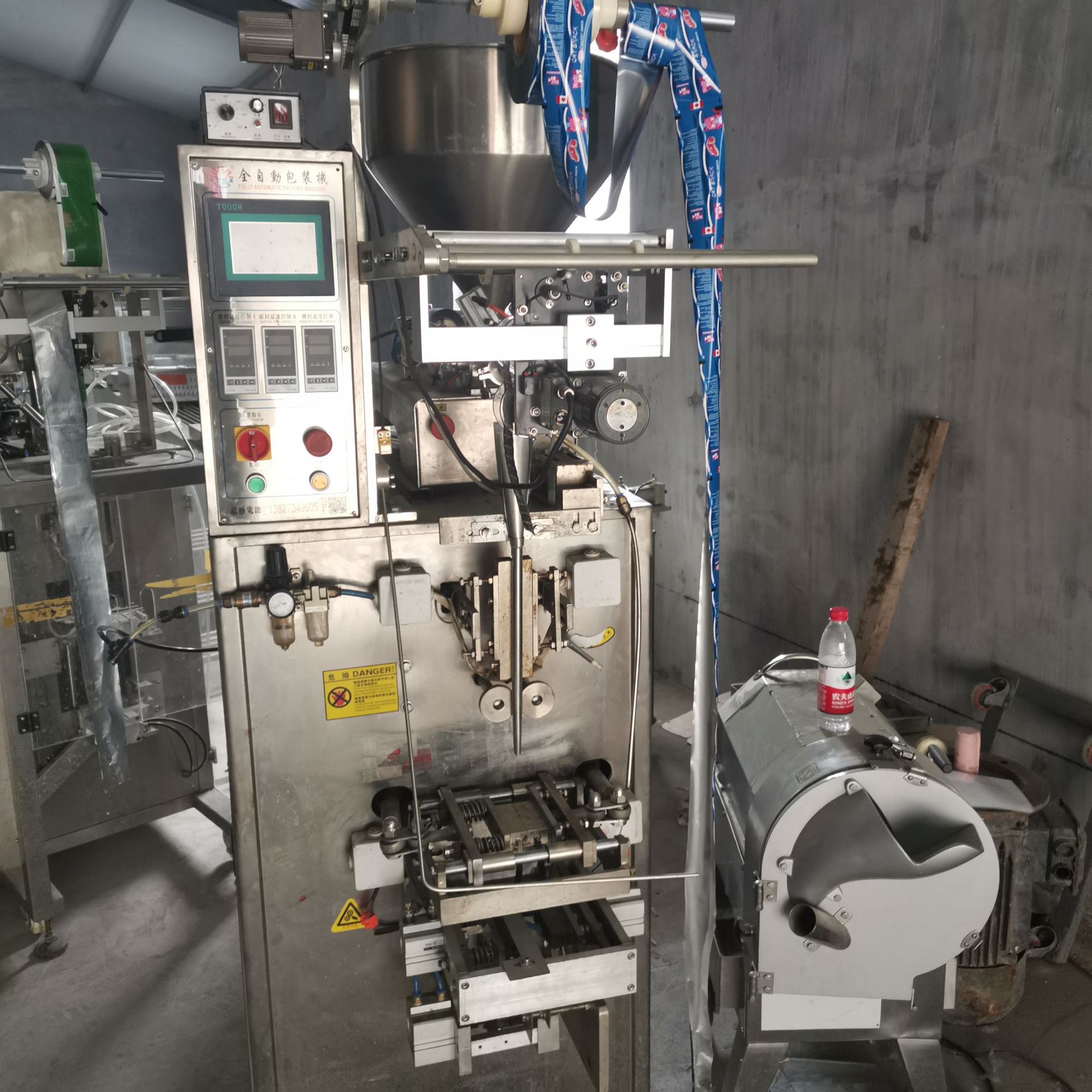 二手定量灌装机商用食品调料灌装设备半流体酱类方便面料包灌装机