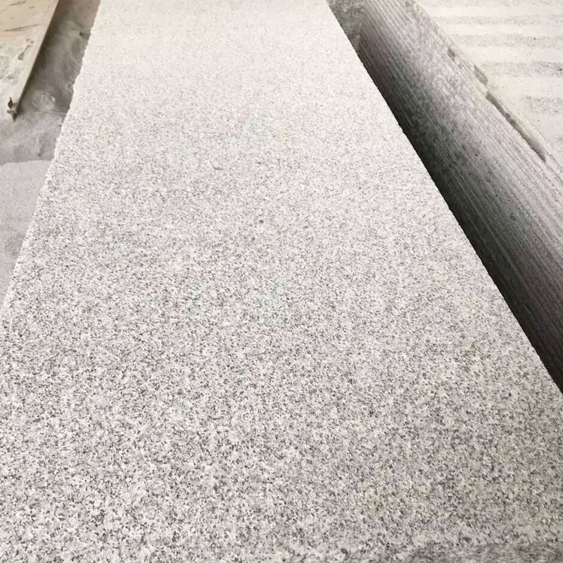 花岗岩五莲红剁斧面 石材剁斧面定做 30厚五莲红板材加工北方厂家