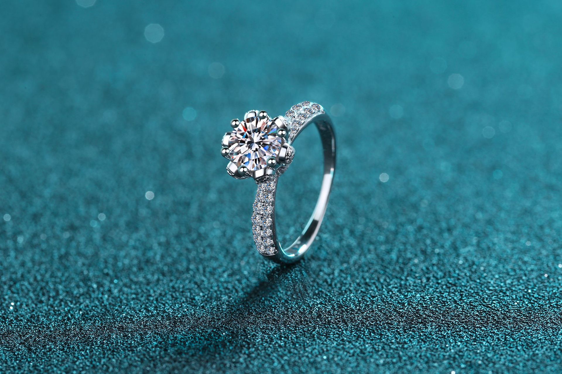 xdy新款925纯银戒指女1克拉莫桑石花瓣六爪钻戒小红书款一件代发