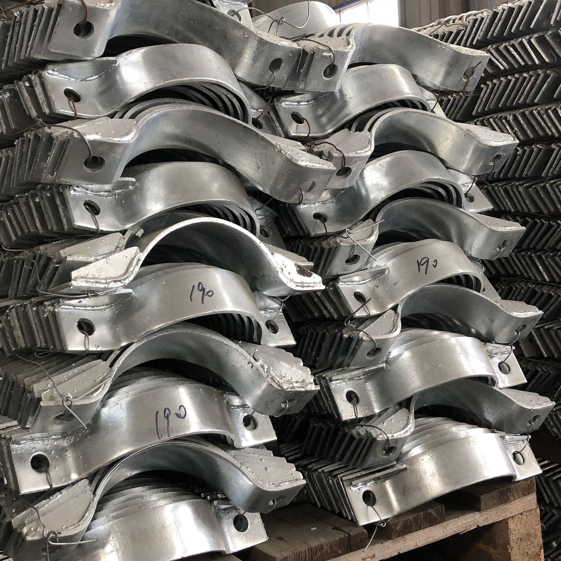 厂家直销铁附件热镀锌横担m铁u型抱箍螺丝紧固件电力金具