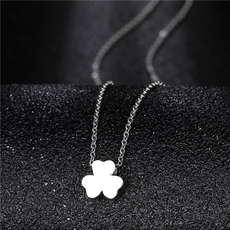 Korean Style Stainless Steel Clover Flower Necklace Simple Fresh Titanium Steel Three-Petal Heart Clavicle Chain Women's Pendant