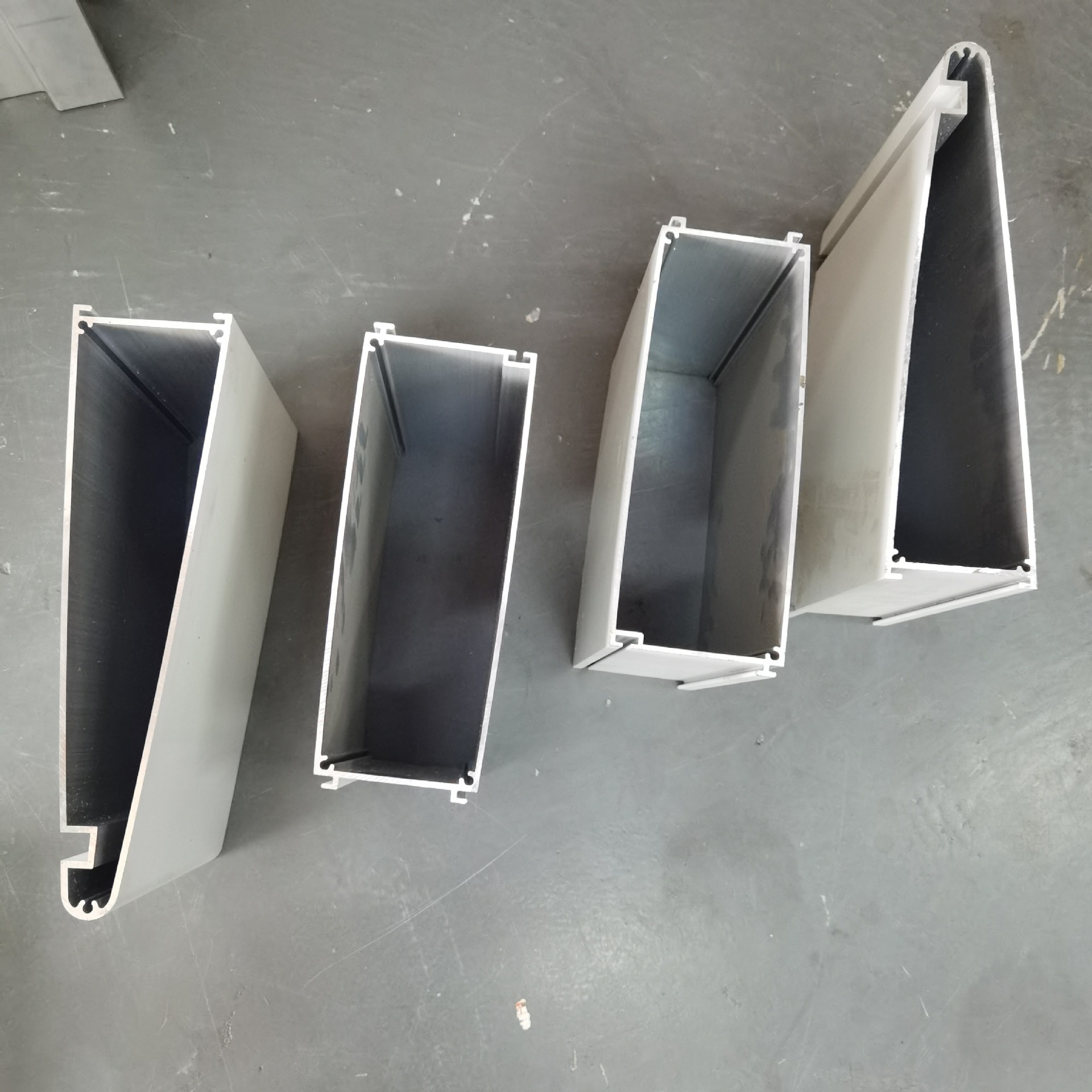 商场外墙装饰遮阳隔热梭形机翼百叶6060t5铝合金百叶型材定制加工