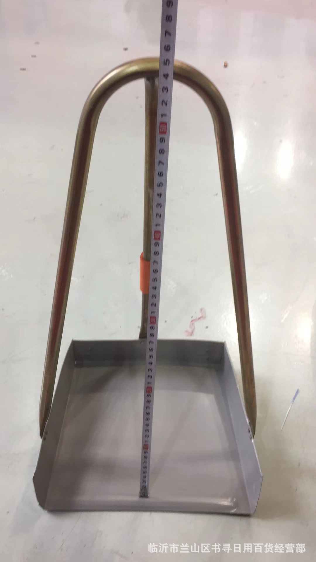 大号铁簸箕批发 铁铲斗垃圾斗清洁撮箕 五元十元临沂百货