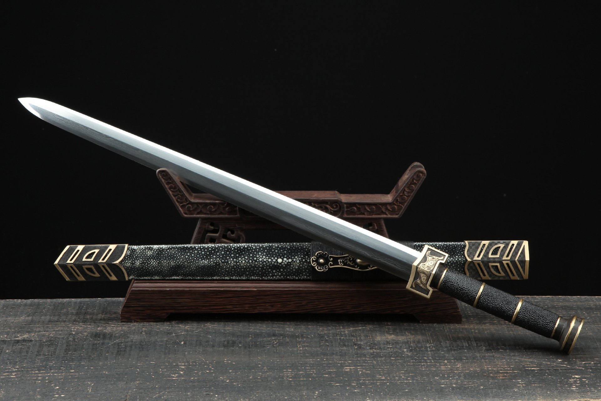 龙泉市刀剑花纹钢一体宝剑手工锻打如意硬汉剑传统春秋硬剑未开刃