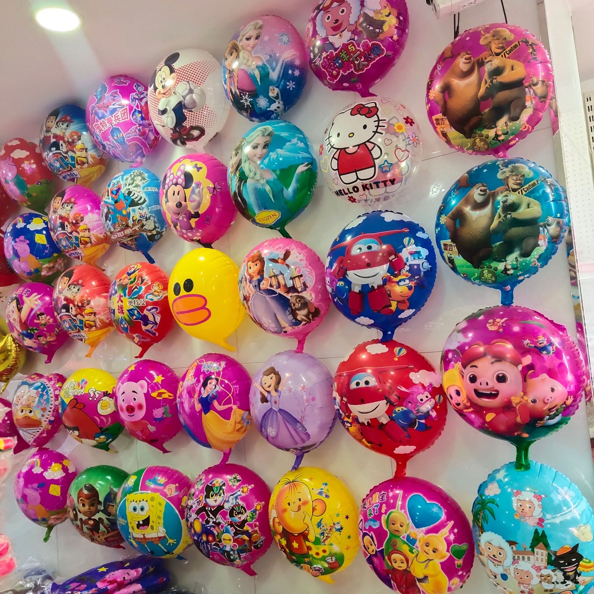 新款卡通圆气球18寸圆形球太空飞猪透明飘空气球升空地摊气球