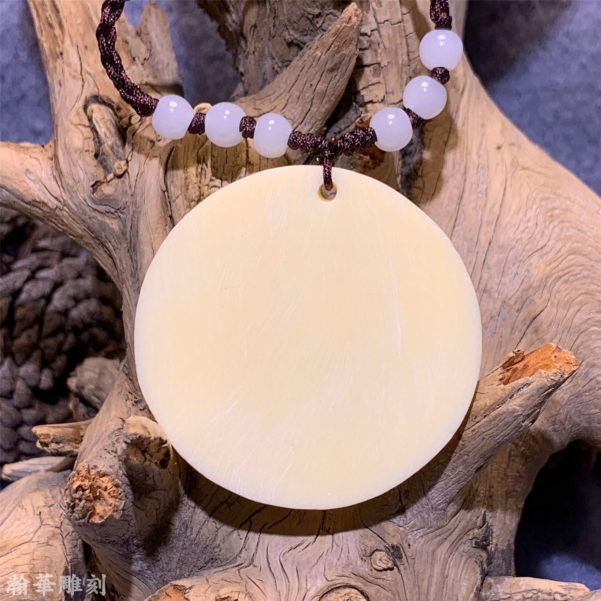 专供地摊货源 象牙果雕刻 龙凤八卦吊坠 创意吊牌挂件饰品