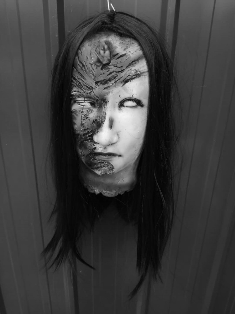 万圣节酒吧鬼屋密室逃脱整蛊道具女鬼断头吓人长发女面具头颅摆件