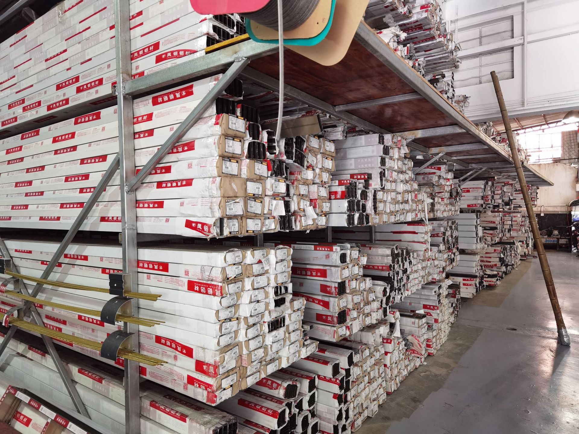 凤铝铝材888窗纱一体防盗门窗铝合金型材现货 佛山厂家铝型材批发