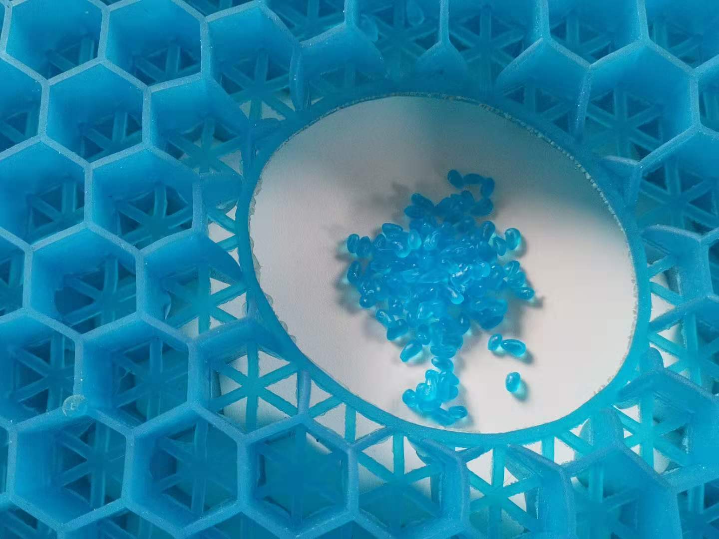 凝胶坐垫tpe料 厂家销售原料软胶汽车凝胶坐垫 饱满 蓝色 弹性好