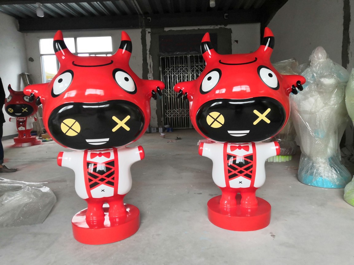 玻璃钢卡通牛雕塑牛年吉祥物元旦商场美陈牛新年装饰幼儿园牛摆件