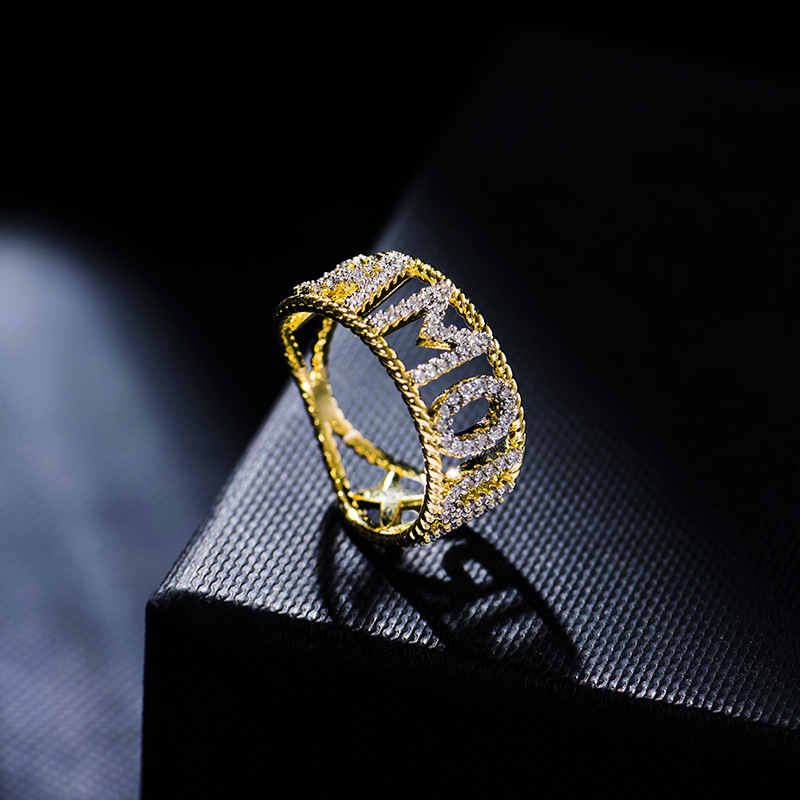 a.apm高级感女英文字母对戒女 简约轻奢黄金色复古女字母设计感女