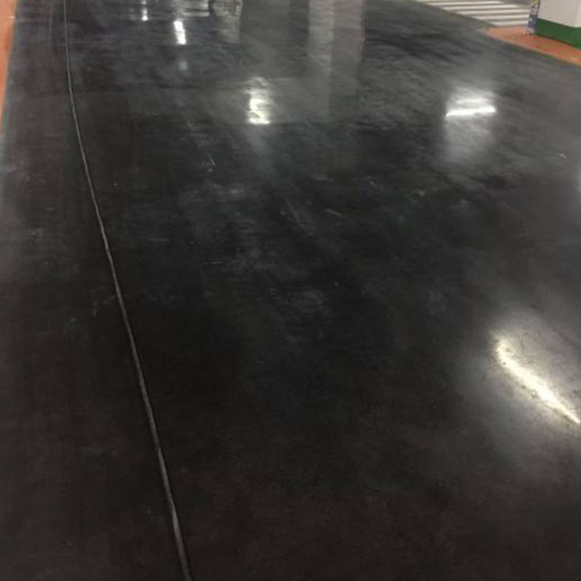 金刚砂耐磨地坪材料红色绿色水泥色黑色佛山广州金刚砂施工队厂家