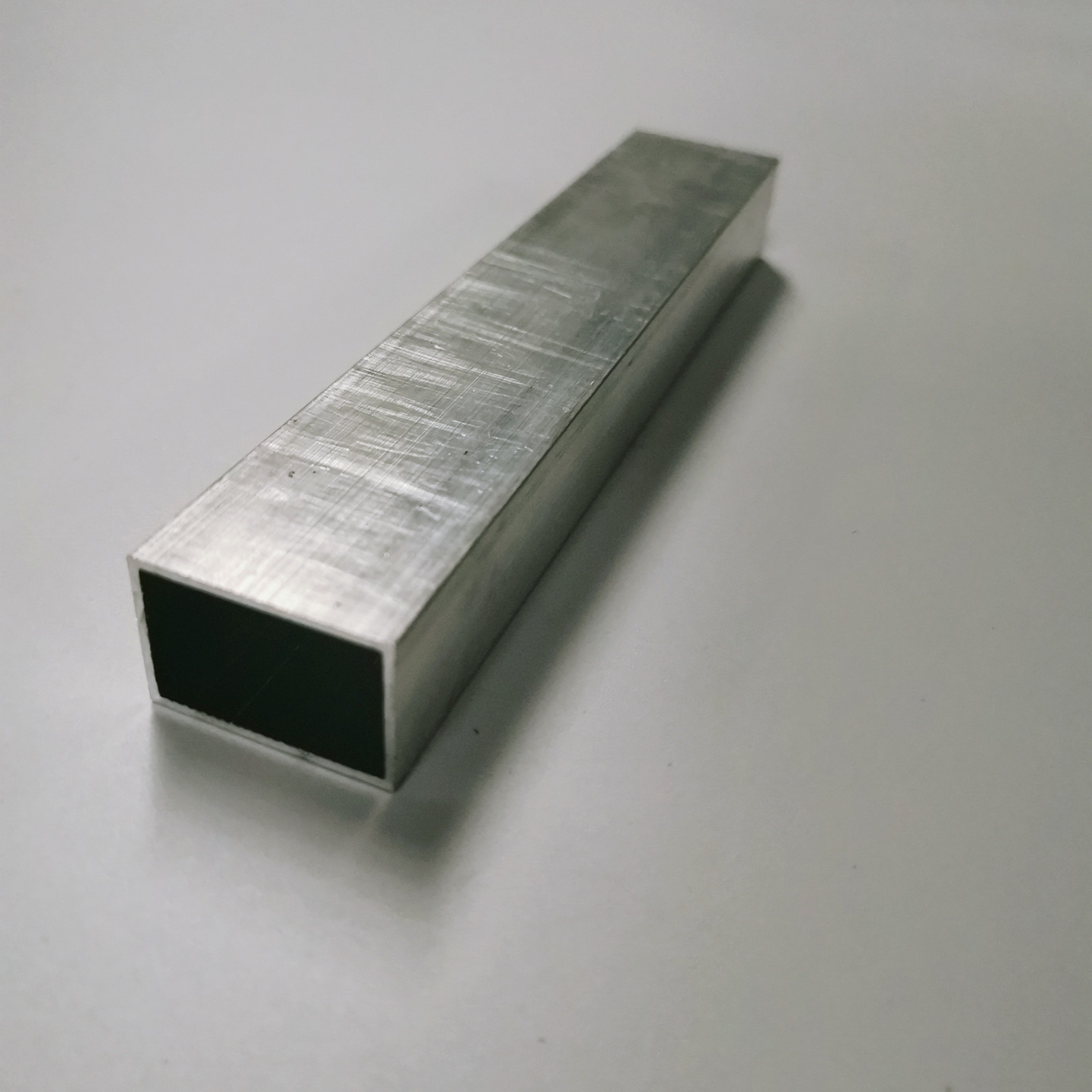 6063氧化银白色方管 薄厚壁铝方通 空心管型材加工定制切割