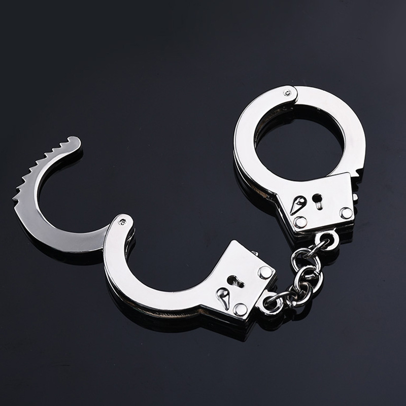 厂家批发创意手铐造型钥匙扣金属小玩具迷你小挂件汽车钥匙圈礼品