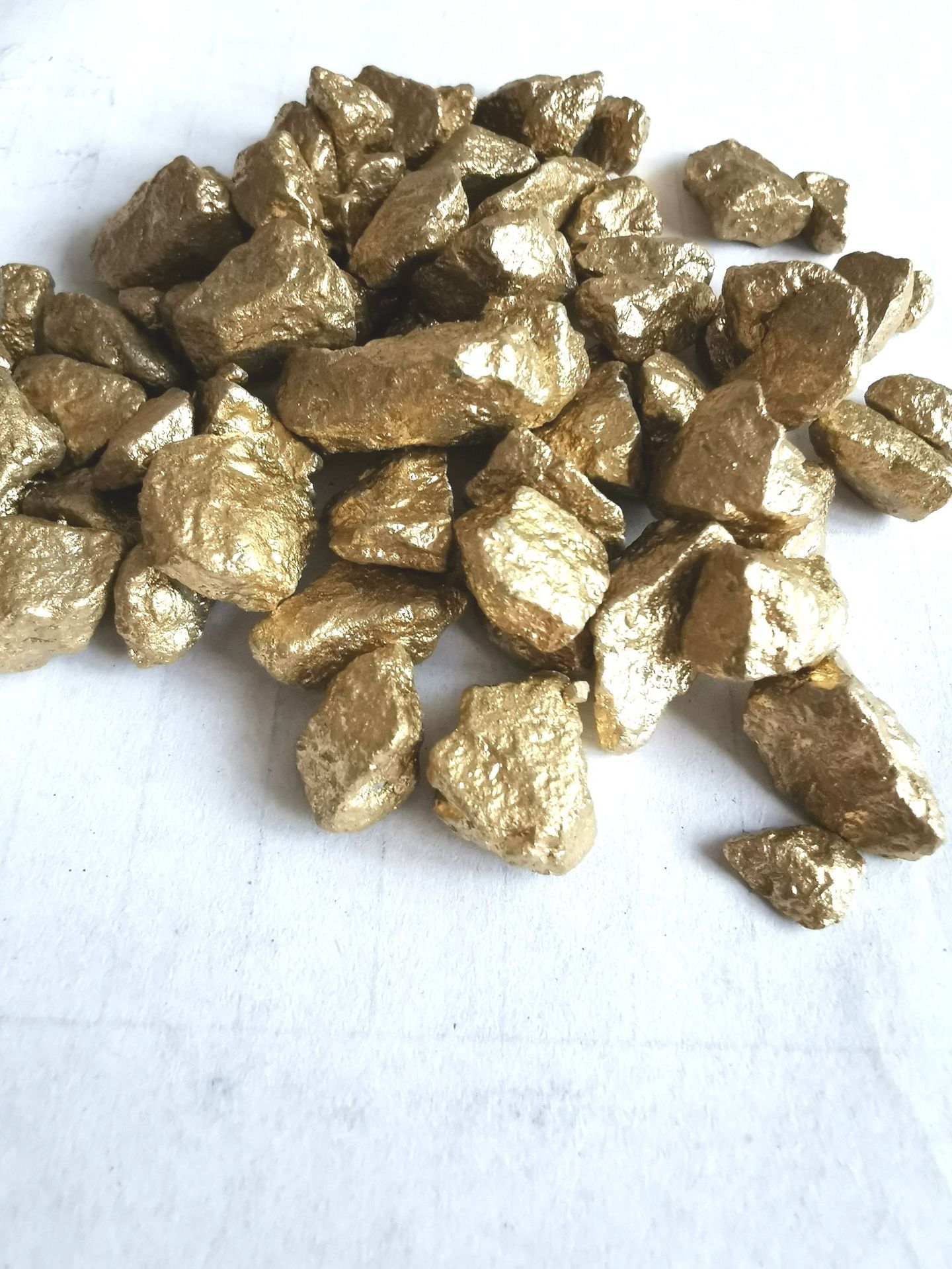 厂家供应染色金色石头 金色碎石卵石 染色五彩石 批发