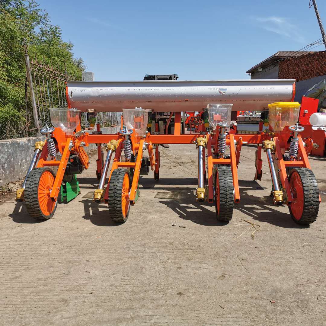 四轮拖拉机带玉米精播机 玉米大豆点播机悬浮式施肥玉米点播机