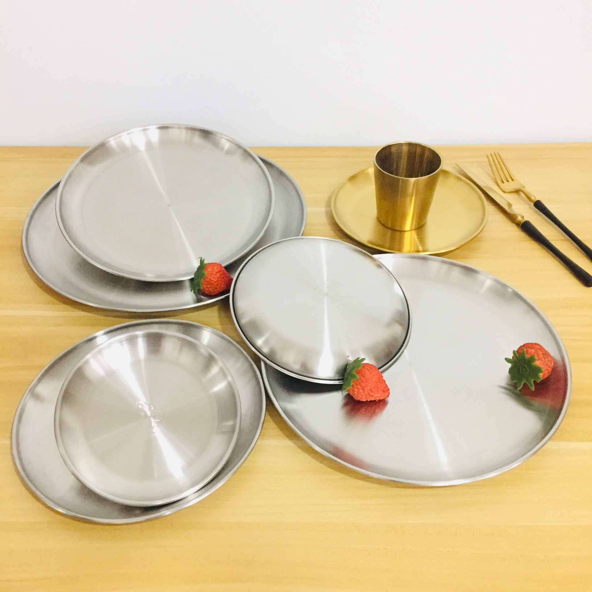 304201不锈钢烤肉盘圆托盘牛排盘子寿司料理盘糕点菜碟厚浅盘