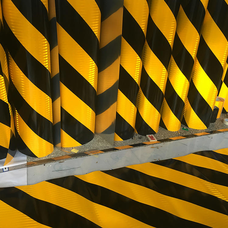 黄黑斜纹铝背基反光膜隧道口收费站停车场安全岛桥墩反光警示材料