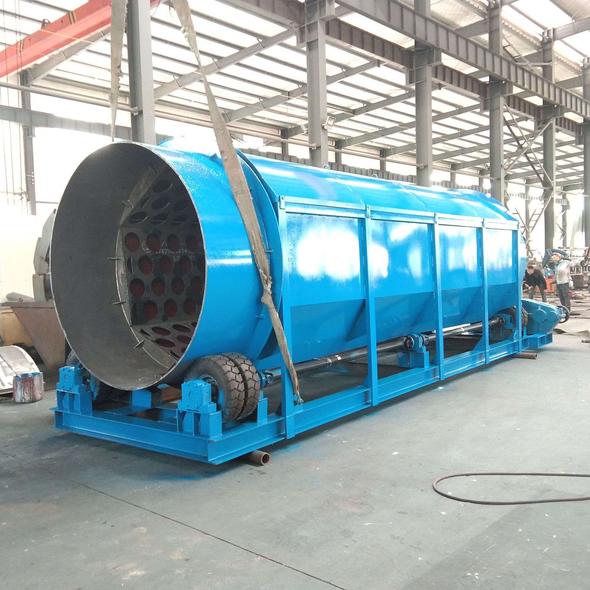 江西大型无轴滚筒筛六角形冲孔筛防尘低噪音8轮胎传动滚动筛分机