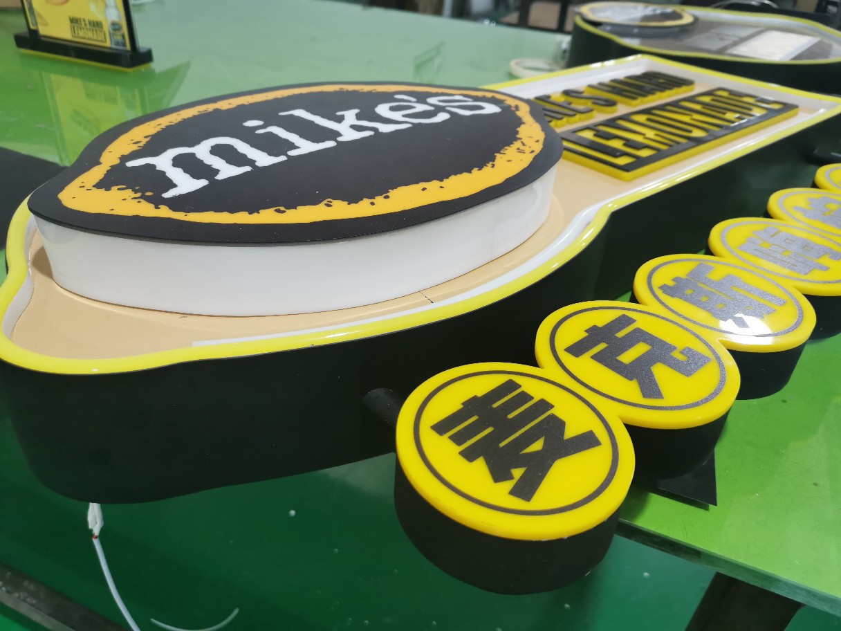 定做酒水饮料创意亚克力有机玻璃多层异形uv水晶灯箱