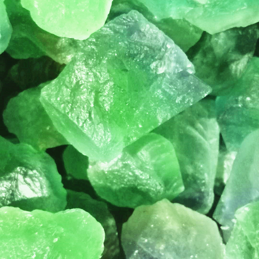 天然绿萤石原石原矿物绿色晶体熏香扩香石批发