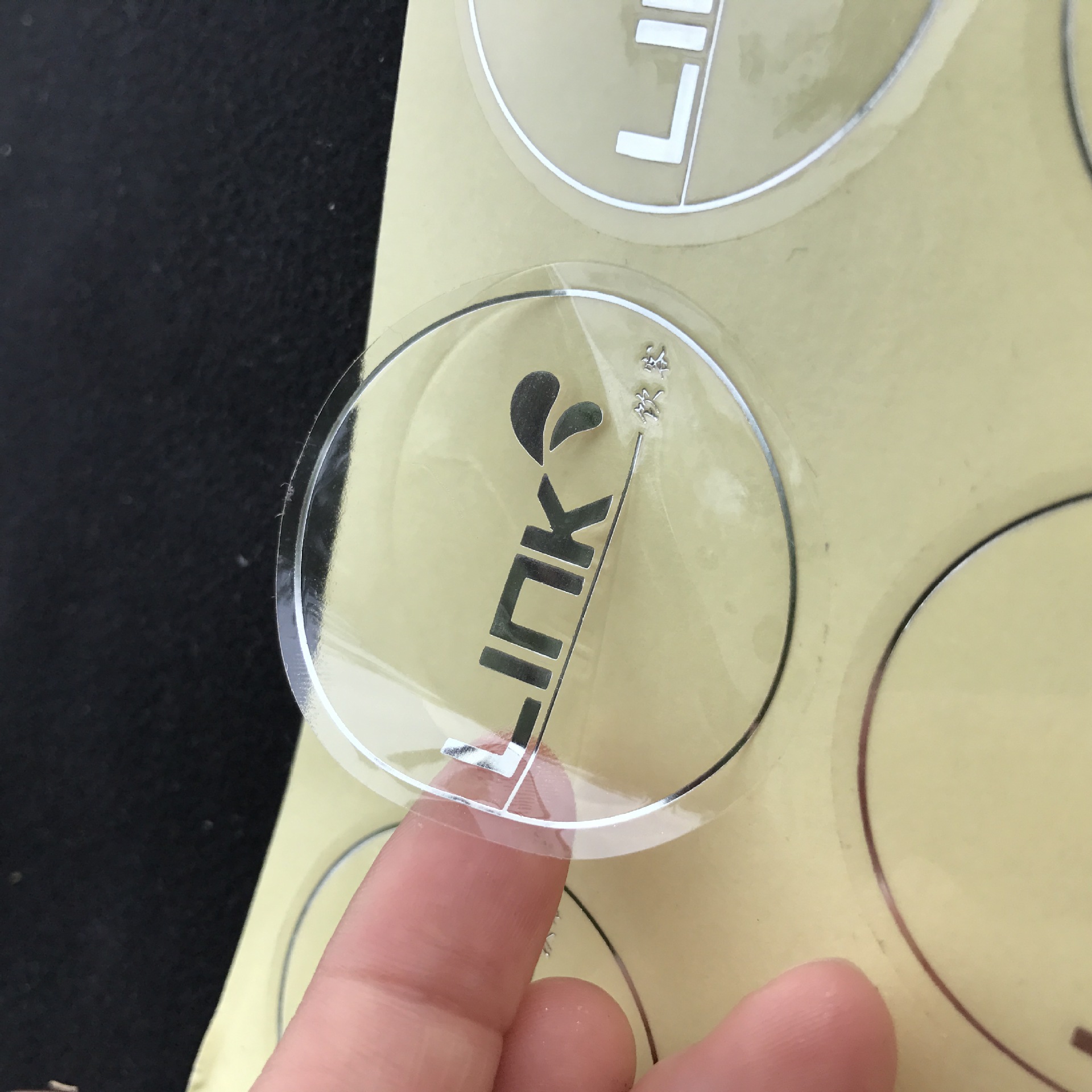 供应 透明圆形pvc不干胶盒子空白封口贴标签logo烫金贴纸印刷定制