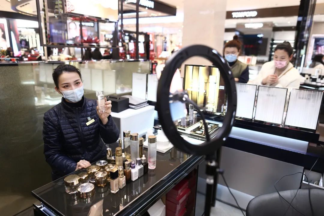 超五成天猫商家在直播卖货 线下门店直播迎爆发增长