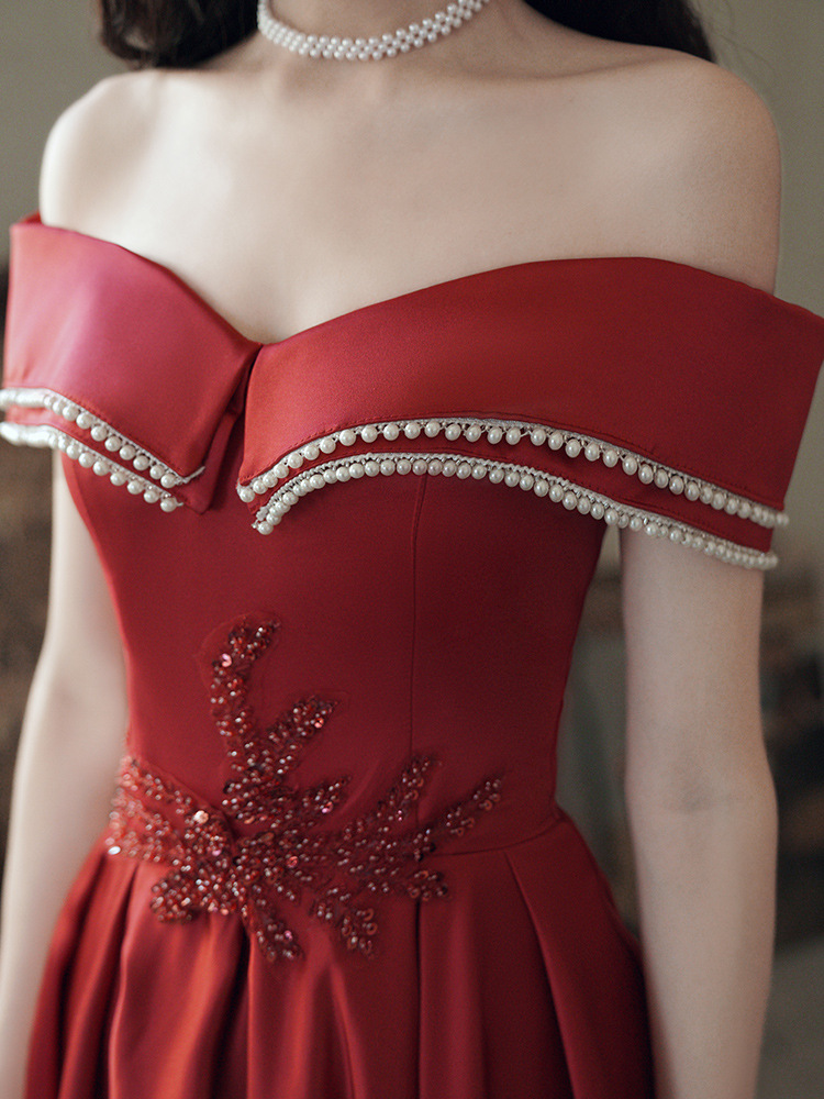 一字肩缎面敬酒服新娘2021新款秋酒红色大气订婚结婚晚礼服裙冬季