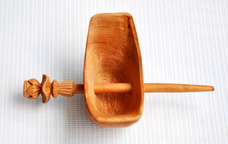 道教长褂绣品龙帐法器道士帽冠巾子枣木偃月冠月牙冠皇冠厂家直销