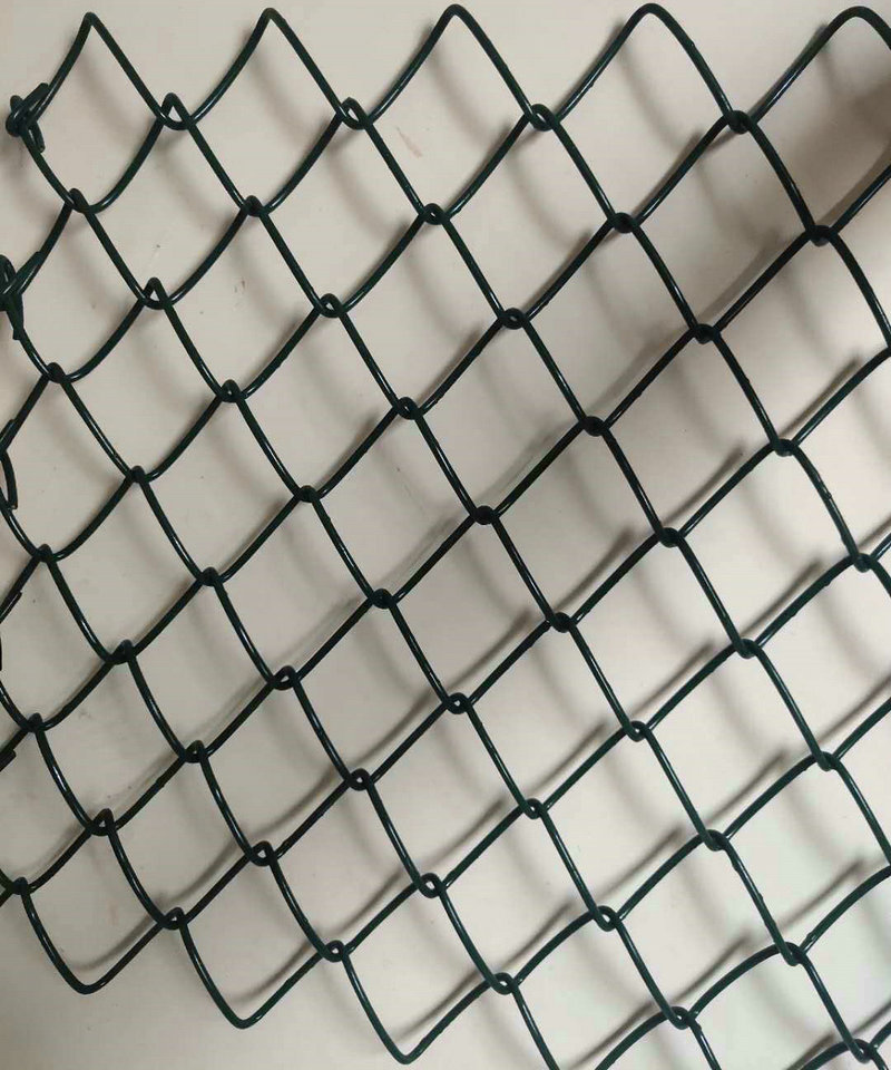 包胶运动场勾花网 pvc套胶 镀锌菱形编织网球场勾花网养殖铁丝网